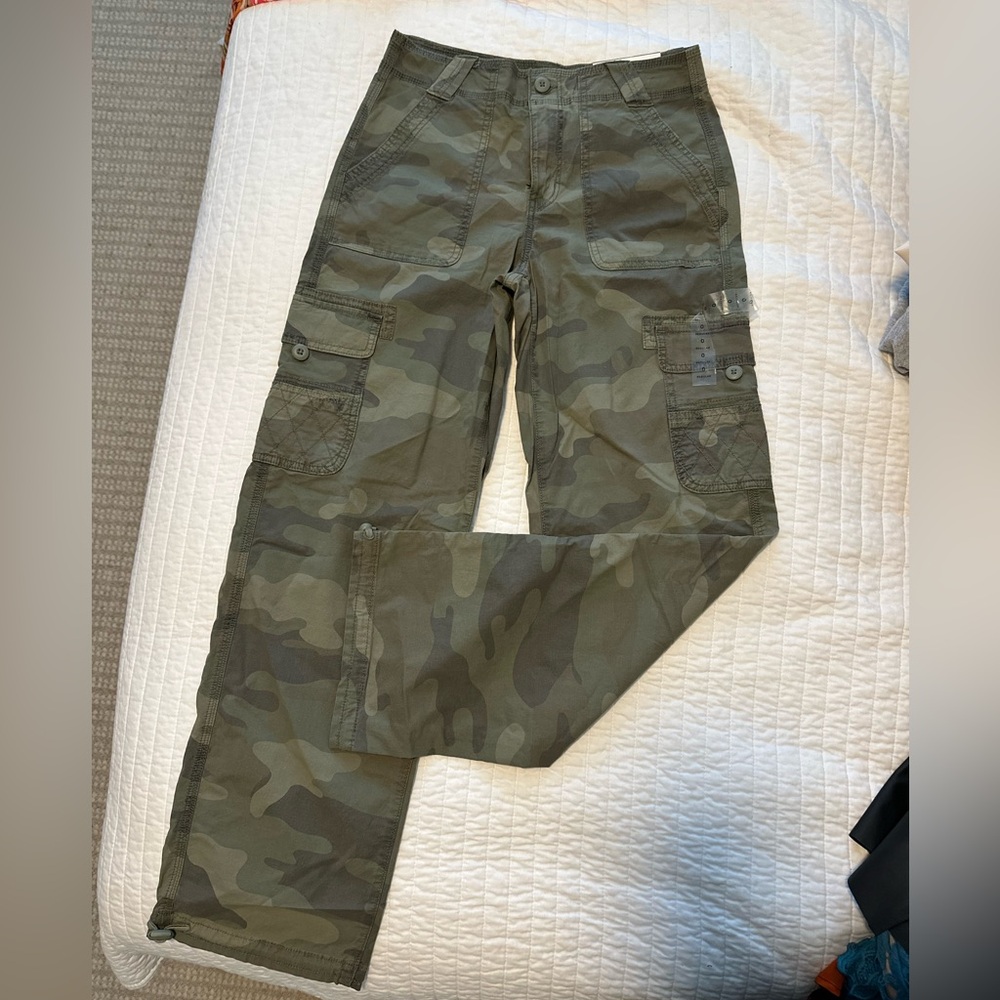 American Eagle Outfitters Camo Green Cargo Pants